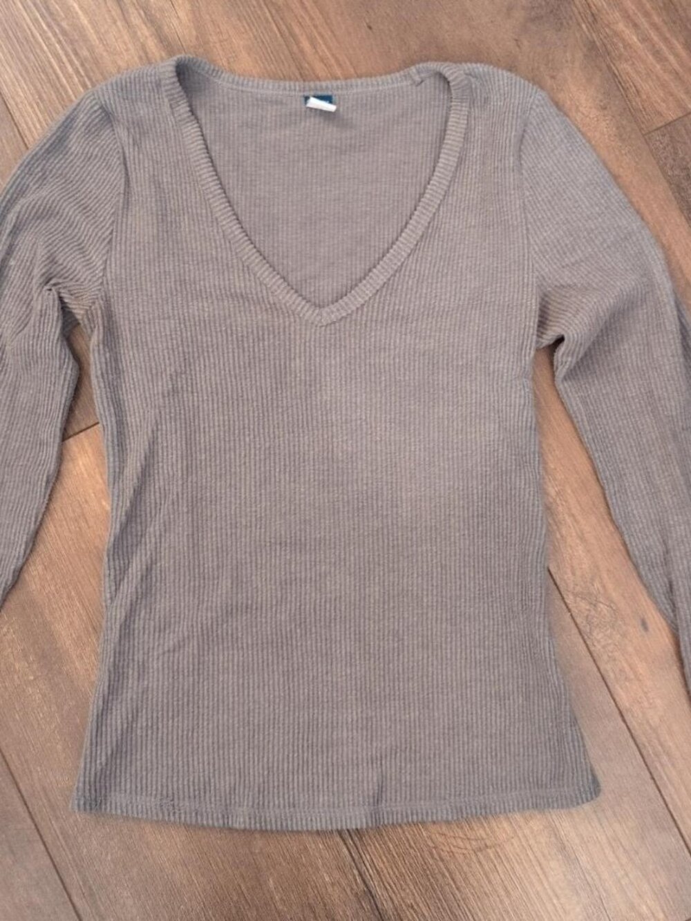 Old Navy Plush Tee - V-neck - Long Sleeve - Soft Gray - XS
